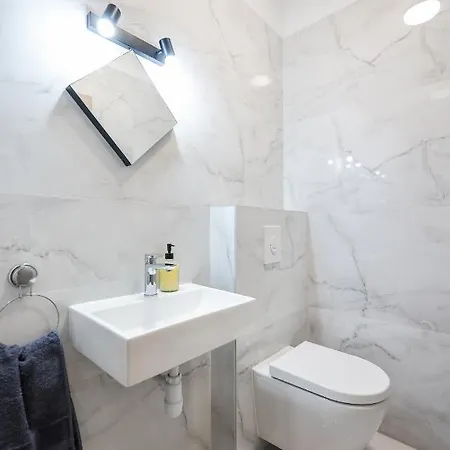 Bella Vista Apartment *